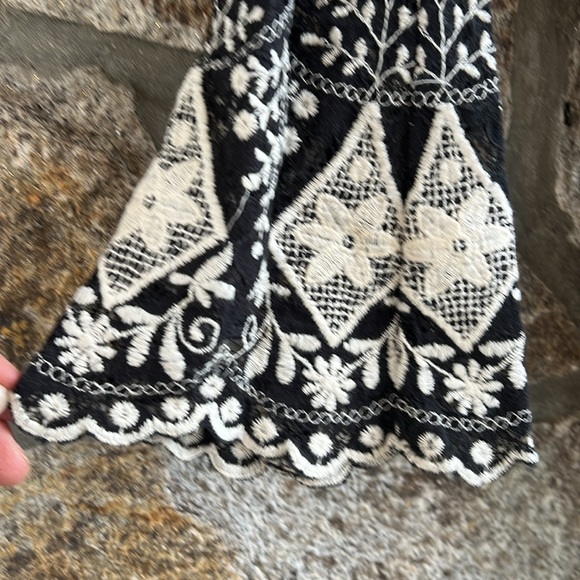 Alice + Olivia Stara V Neck Midi Kaftan - Picture 6 of 12